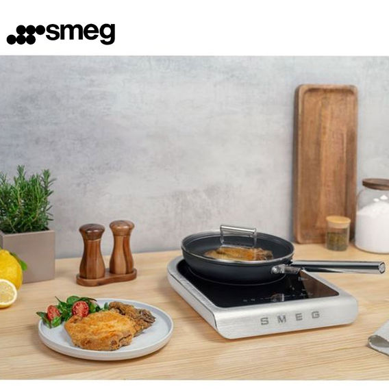 Smeg Portable Induction Cooktop - Matte Black