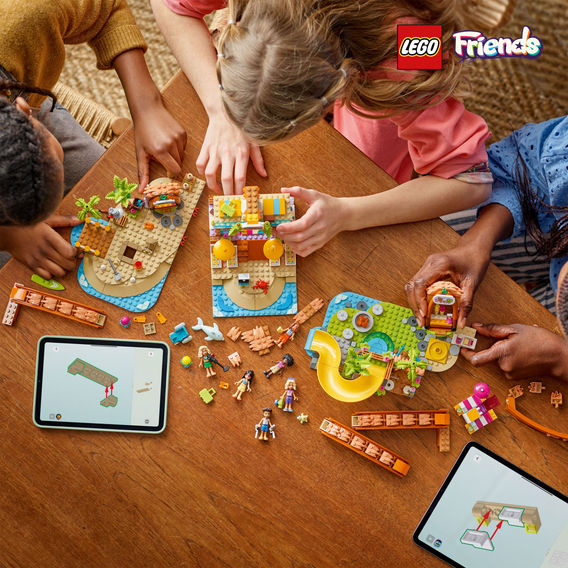 LEGO® Friends Family Vacation Beach Resort LEGO® Friends Family Vacation Beach Resort