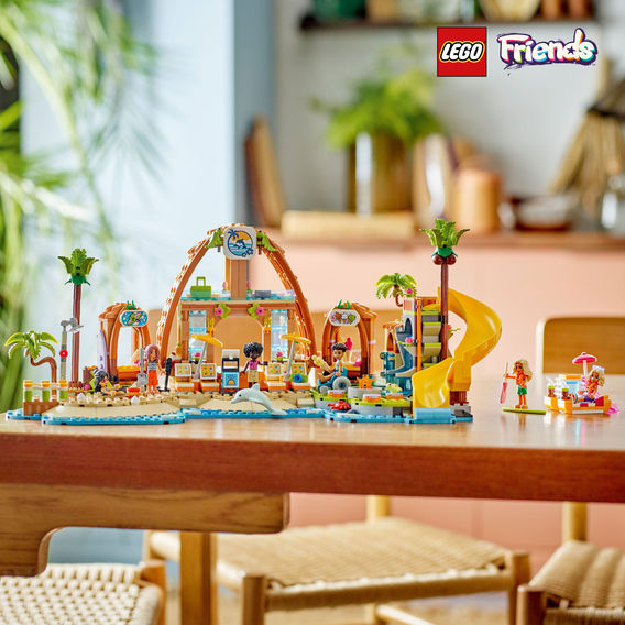 LEGO® Friends Family Vacation Beach Resort LEGO® Friends Family Vacation Beach Resort