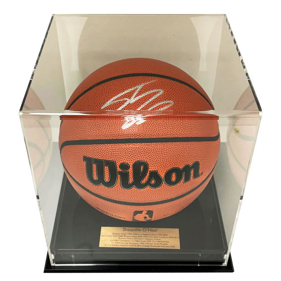 Shaq O'Neal hand signed full size Wilson Ball in Display Case with plaque Shaq O'Neal hand signed full size Wilson Ball in Display Case with plaque