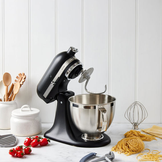KitchenAid Artisan+ 4.7L Tilt - Cast-Iron Black KitchenAid Artisan+ 4.7L Tilt - Cast-Iron Black